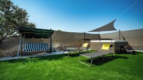 2-Bed House Sleeps 4 Jacuzzi 50 Meters to Beach