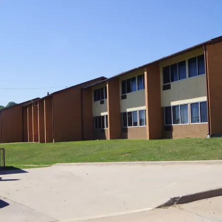 Holiday Lodge & Suites