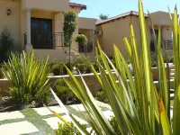 The Moon and Sixpence Garden Guest House Hotel a West Rand