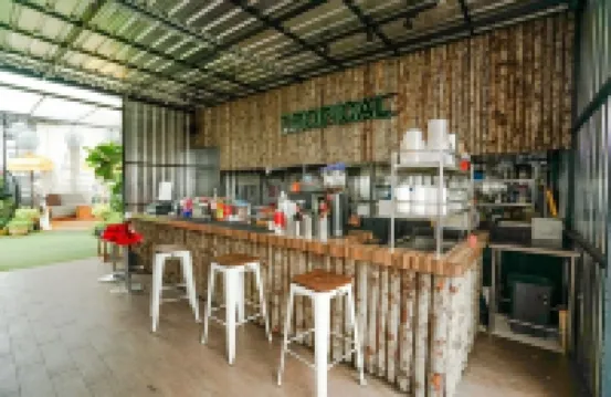 Deli Hotel