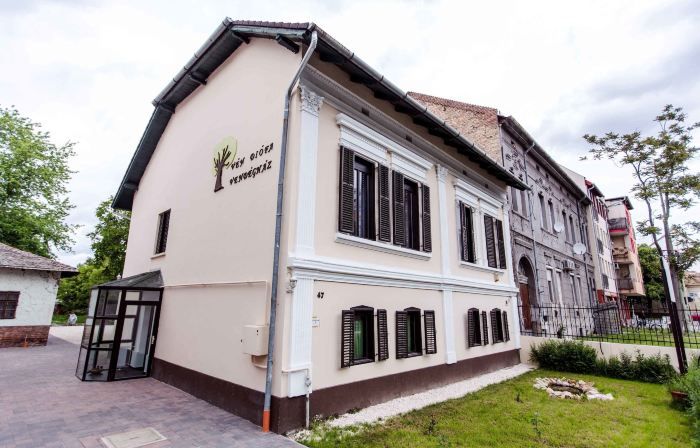 Vén Diófa De Lux Panzió