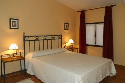 Hotel y Apartamentos la Casa Rural Hotel a 