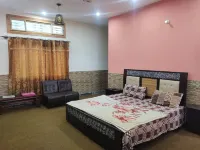 Galyat Gateway Hotel & Restaurant Hotel dekat Awan Shopping Plaza Phase 2
