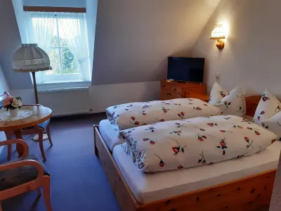 Gaststätte Jägerheim Hotels in der Nähe von Naturerlebniszentrum Elbepark Hebelei - Tierpark Hebelei
