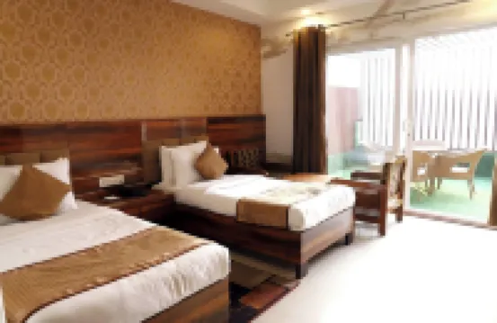 Airport Hotel Hotel berhampiran Muzium Tentera Udara India