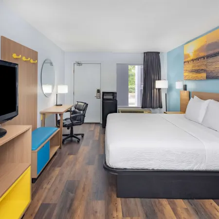 Days Inn by Wyndham Pensacola I-10