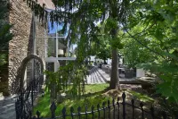 Premium Wellness & Wine Hotel Znojmo فنادق في 