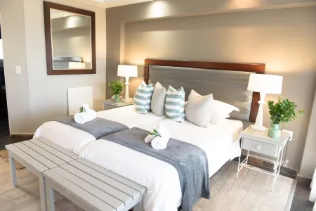 Whalesong Hotel & Spa Отели в г. Битоу