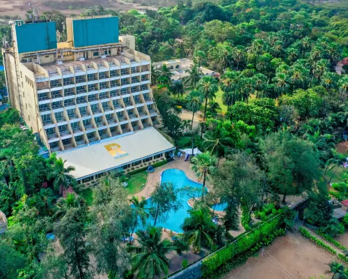 The Resort Hotels in der Nähe von Strand Aksa