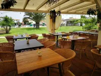 Rey Beach Club - parking