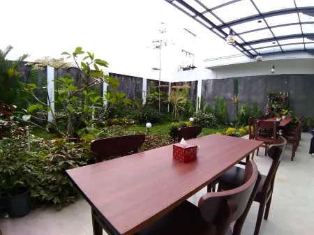 Emerald Hotel Отели в г. Тимика