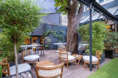 Le Boutique Hotel & Spa Отели рядом с достопримечательностью «Palais Gallien»