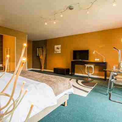 Le Renaissance Rooms