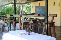 Warthogs Safari Camp فنادق في كاريبا