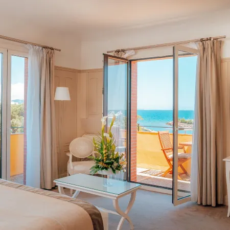 Ermitage de l'Oasis & Spa - Cannes Mandelieu Отели рядом с достопримечательностью «Пляж Миди»