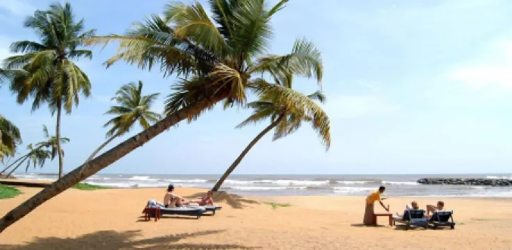 Asix Hotel Отели рядом с достопримечательностью «Залив Датч»