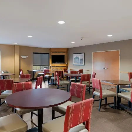 Comfort Suites Suffolk - Chesapeake