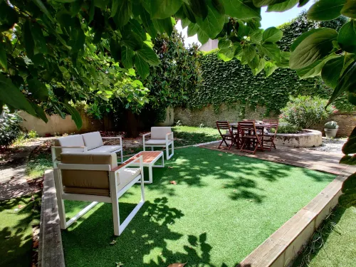 Chambres d'Hotes - le Magnolia Hotels in Villemoustaussou