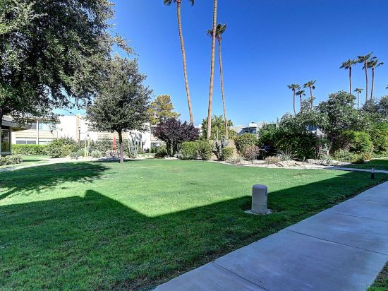 Unbeatable Old Town Location! Modern and Classy!