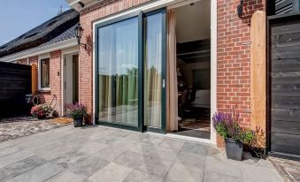 Stylish Farmhouse with Spa Tub