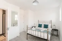 Host & Stay - Davies Close