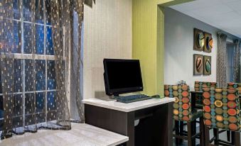 La Quinta Inn & Suites by Wyndham Lebanon