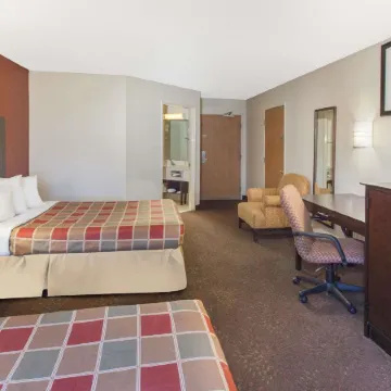 Travelodge by Wyndham Romulus Detroit Airport