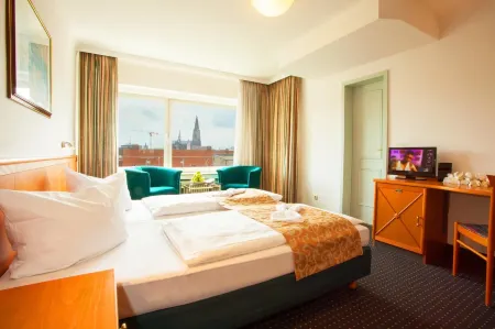 Ina Hotel Royal Отели рядом с достопримечательностью «Dom Treasury»