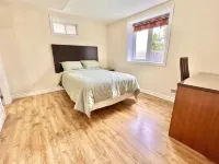 Cozy Home in Richmond Hill with Free Parking