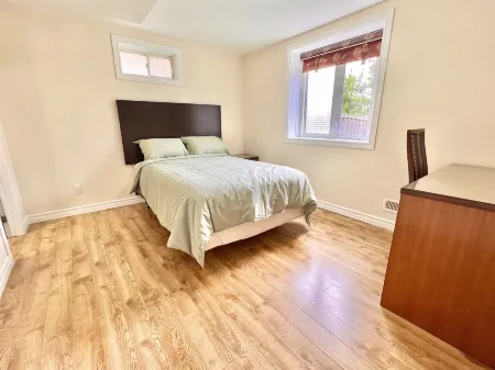 Cozy Home in Richmond Hill with Free Parking