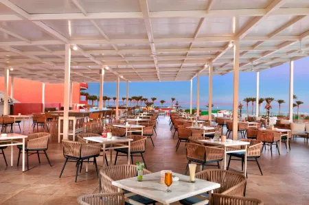 Pickalbatros Laguna Club Resort Sharm El Sheikh Отели рядом с достопримечательностью «Charmillion Club Beach»