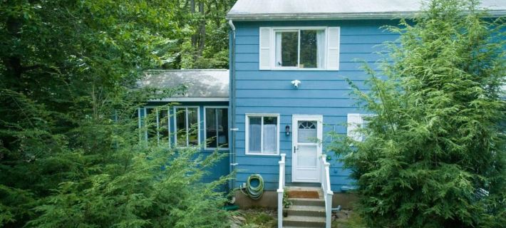 Lake Escape with 4-Season Porch & Charm Hotels in Monroe County