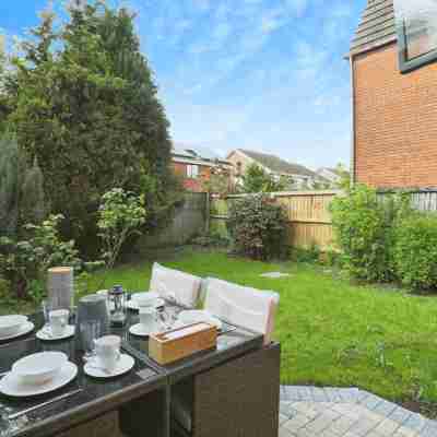 Large Luxury Home in Solihull - Sleeps 14 Near NEC & BHX Hotel Exterior