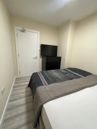 Uppamosluxurious London House With 4 Bedrooms Отели в г. Рейнхем