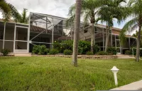 V Hibiscus Free Heated Pool Dock Bikes Kayaks Fishing Gear-Walk to Fishermen s Village Hotels near Blanchard House Museum