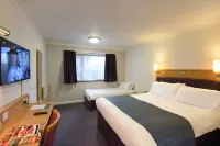 Royal Oak Hotels in Birkenhead