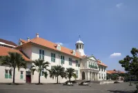 World Hotel Bandengan Hotel dekat Jembatan Lima