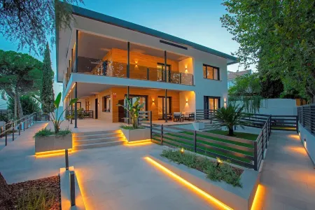 Genteel Home Arruzafa Отели рядом с достопримечательностью «Murallas del Castillo de la Judería»