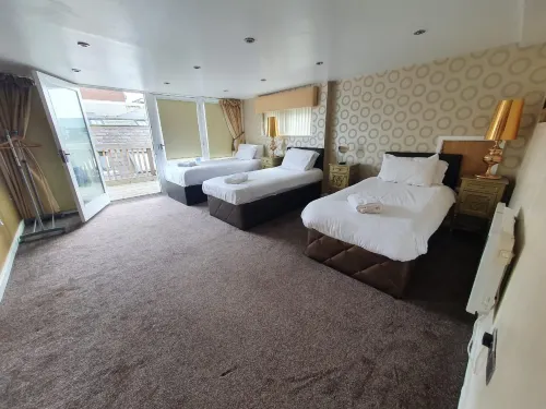 The Famous Floor Sleeps 26 and Group ACC Sleeps30