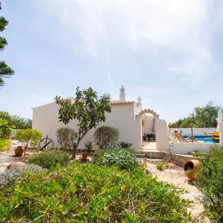 67 adm - 3 bed villa walking distance to Carvoeiro