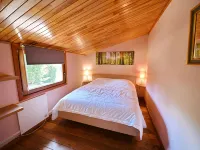 Chalet in Biron with Large Garden Near Durbuy Hotels near Passerelle du brigadier