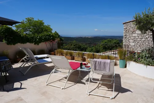Les terrasses de Ventabren Hotels in Éguilles