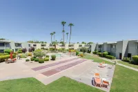 Walk 2 Old Town - Pool View Fashion Square