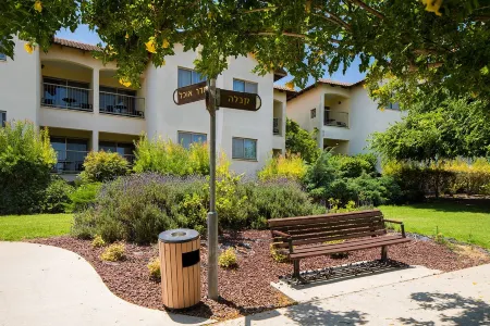 Tzuba Hotel Отели в г. Neve Shalom
