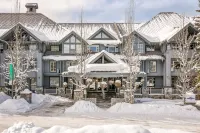Cozy Room at Glacier Lodge - spa