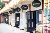 Njema Court Apartment - Parkplatz