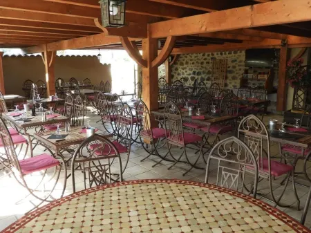 Le Relais Saint Germain Отели в г. Юсель