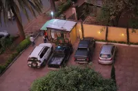 Jacaranda Hotel - Parkplatz