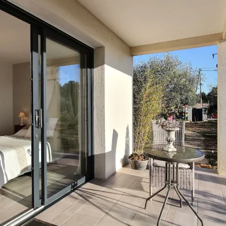 La Villa Aux Oliviers Отели в г. Флейоск