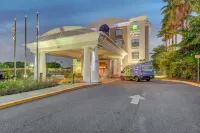 Holiday Inn Express & Suites Tampa -USF-Busch Gardens Hotel di Tampa